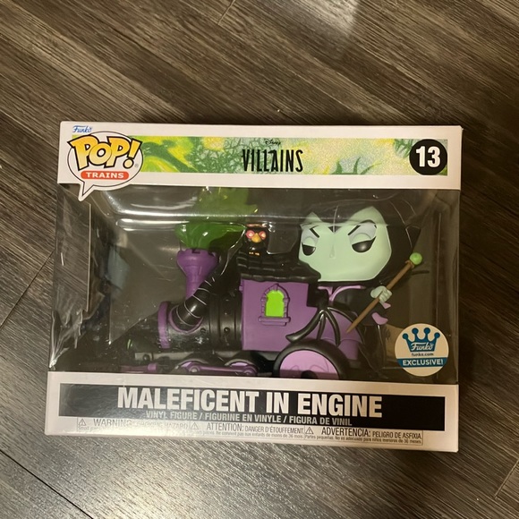 Funko POP! Disney Villains Maleficent in Engine - Picture 1 of 2